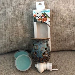 Chesapeake bay wax melted with two wax pods